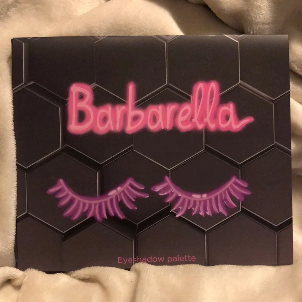 New Beebeauty Barbarella 20 pan palette